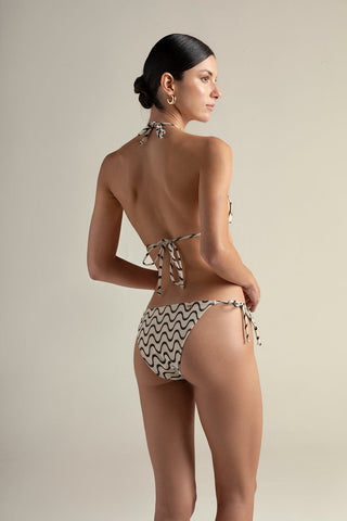 Top triángulo mediano beige