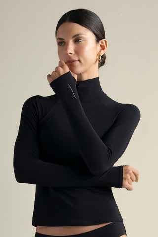 Camiseta negra deportiva manga larga