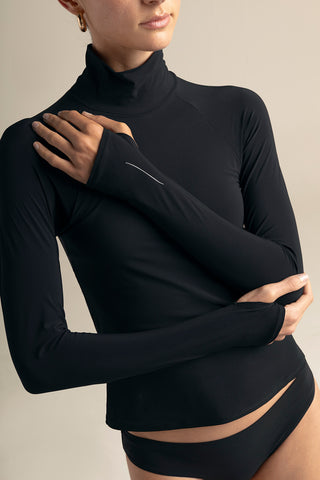 Camiseta negra deportiva manga larga