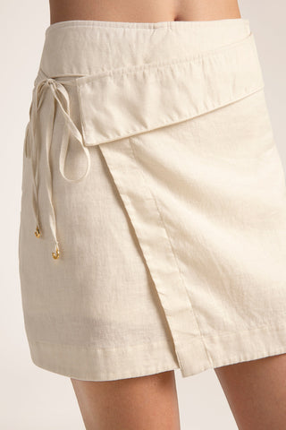 Falda short Marfil