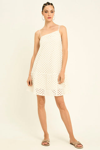 Vestido corto en ojalillo
