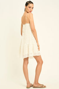 Vestido corto en ojalillo