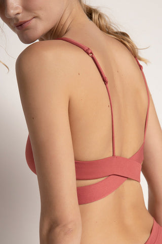 Sostén tipo peto triangular Rosado