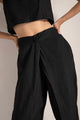 Pantalón en lino con capas sobrepuestas, Color Negro