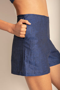 Short en lino color azul oscuro