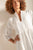 Vestido largo con manga corta, en lino blanco